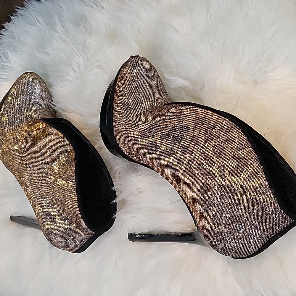 I selling used booties size 7.5/ 8